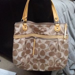 Large Coach Shoulderbag
